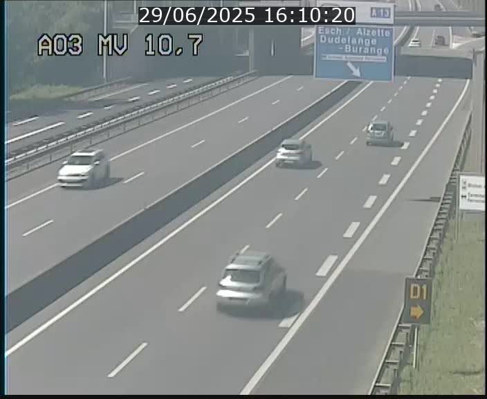 <h2>Traffic live webcam Luxembourg Croix de Bettembourg - A3 - BK 10.7 - direction France</h2>