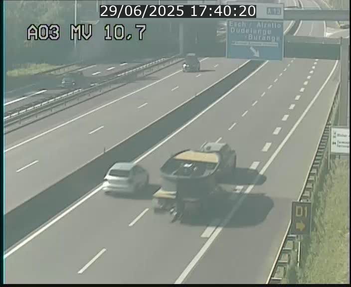 <h2>Traffic live webcam Luxembourg Croix de Bettembourg - A3 - BK 10.7 - direction France</h2>
