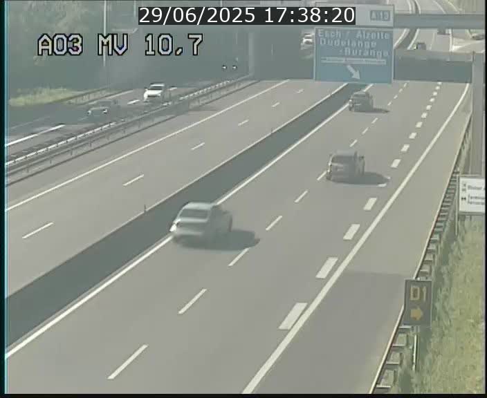 <h2>Traffic live webcam Luxembourg Croix de Bettembourg - A3 - BK 10.7 - direction France</h2>