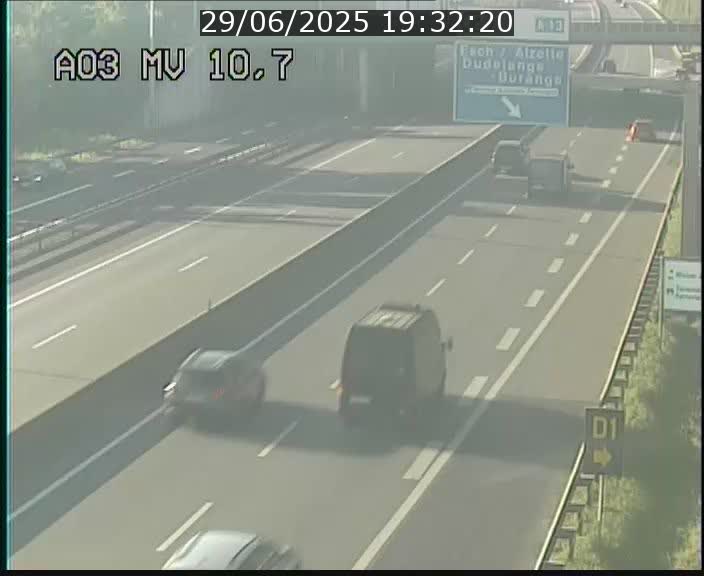 <h2>Traffic live webcam Luxembourg Croix de Bettembourg - A3 - BK 10.7 - direction France</h2>