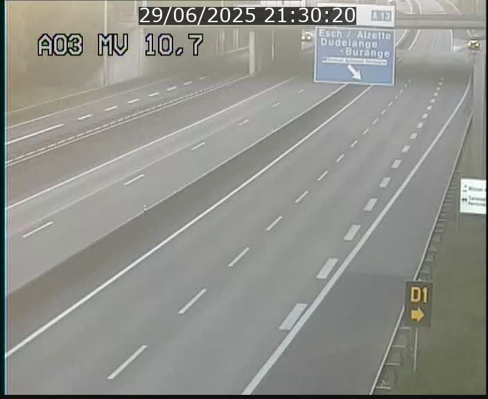 <h2>Traffic live webcam Luxembourg Croix de Bettembourg - A3 - BK 10.7 - direction France</h2>