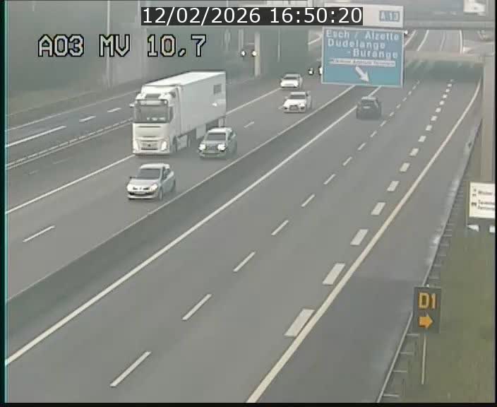 <h2>Traffic live webcam Luxembourg Croix de Bettembourg - A3 - BK 10.7 - direction France</h2>