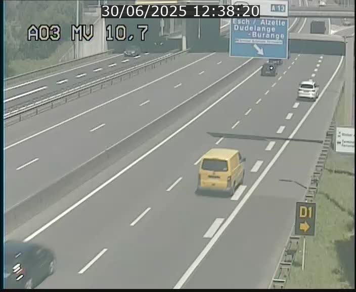 <h2>Traffic live webcam Luxembourg Croix de Bettembourg - A3 - BK 10.7 - direction France</h2>
