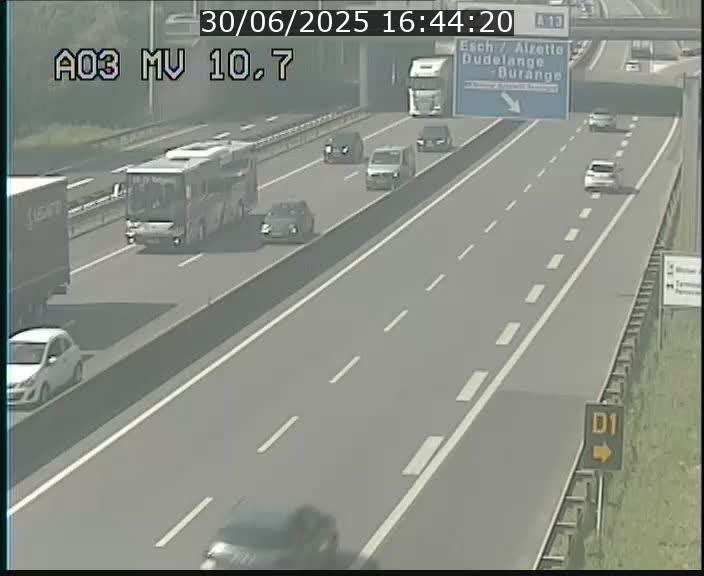 <h2>Traffic live webcam Luxembourg Croix de Bettembourg - A3 - BK 10.7 - direction France</h2>