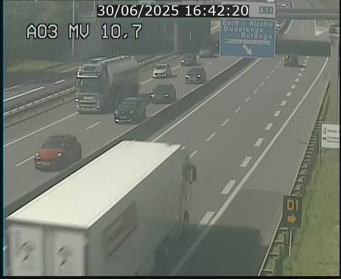 <h2>Traffic live webcam Luxembourg Croix de Bettembourg - A3 - BK 10.7 - direction France</h2>