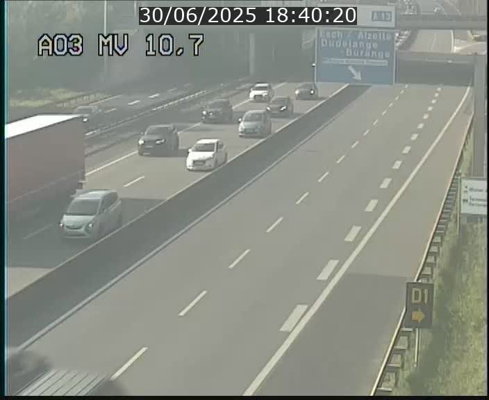 <h2>Traffic live webcam Luxembourg Croix de Bettembourg - A3 - BK 10.7 - direction France</h2>