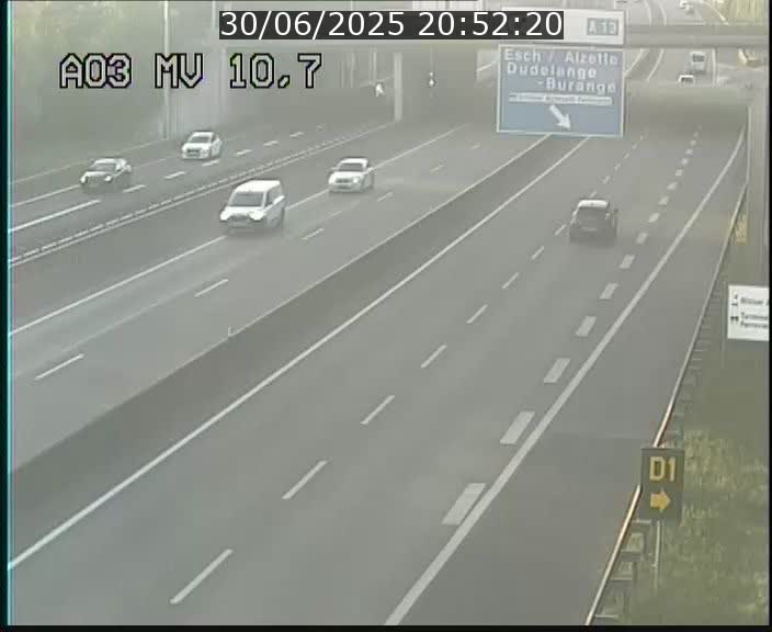 <h2>Traffic live webcam Luxembourg Croix de Bettembourg - A3 - BK 10.7 - direction France</h2>