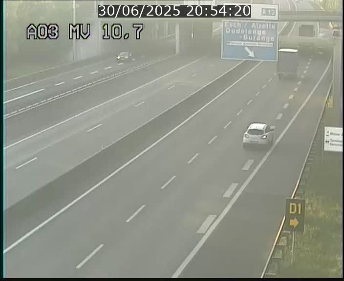 <h2>Traffic live webcam Luxembourg Croix de Bettembourg - A3 - BK 10.7 - direction France</h2>