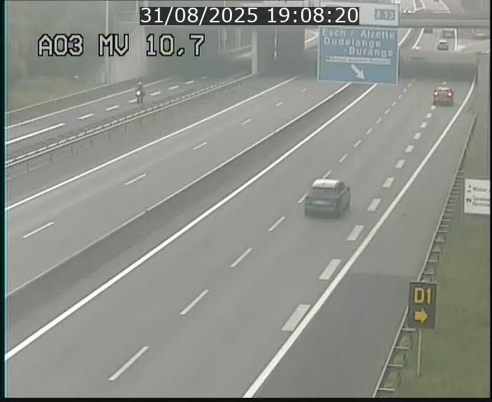 <h2>Traffic live webcam Luxembourg Croix de Bettembourg - A3 - BK 10.7 - direction France</h2>