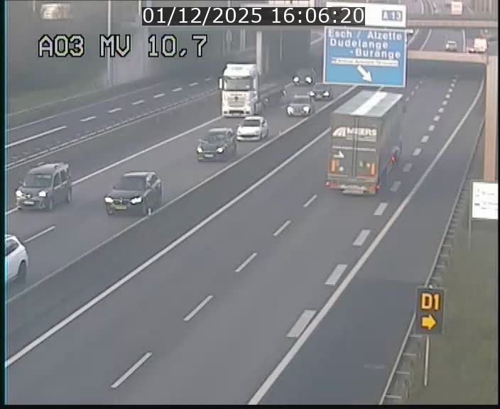 <h2>Traffic live webcam Luxembourg Croix de Bettembourg - A3 - BK 10.7 - direction France</h2>