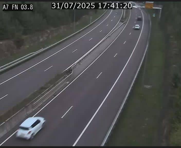 <h2>Caméra autoroute Luxembourg A7 - Passage à gibier Rëngelbour - direction Tunnel Stafelter</h2>