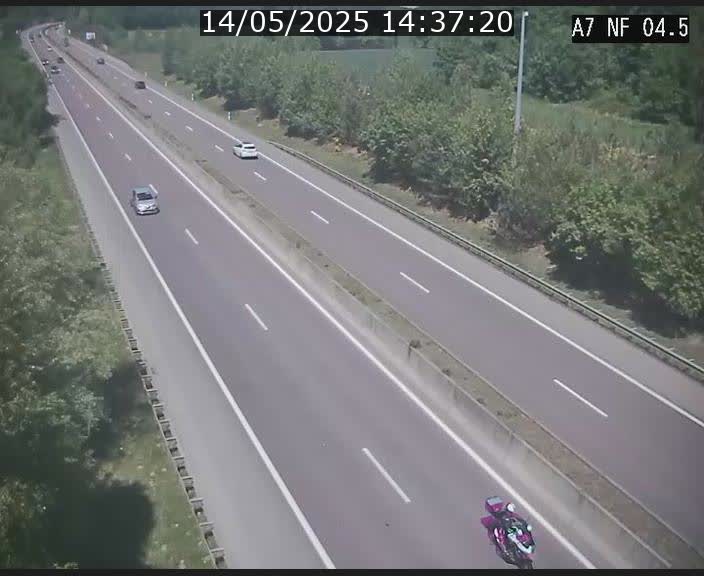 <h2>Caméra autoroute Luxembourg A7 - Passage à gibier Rëngelbour - direction Tunnel Grouft</h2>