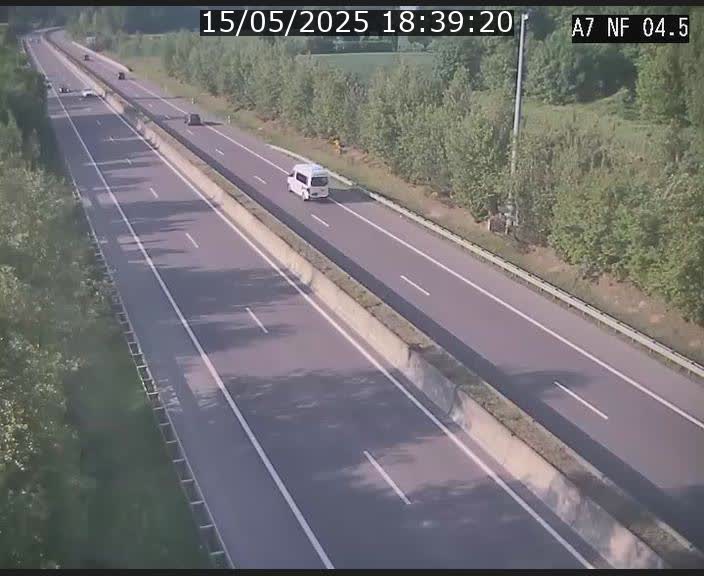 <h2>Caméra autoroute Luxembourg A7 - Passage à gibier Rëngelbour - direction Tunnel Grouft</h2>