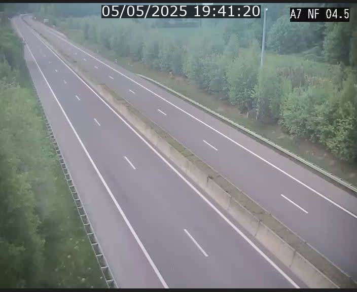Caméra autoroute Luxembourg A7 - Passage à gibier Rëngelbour - direction Tunnel Grouft