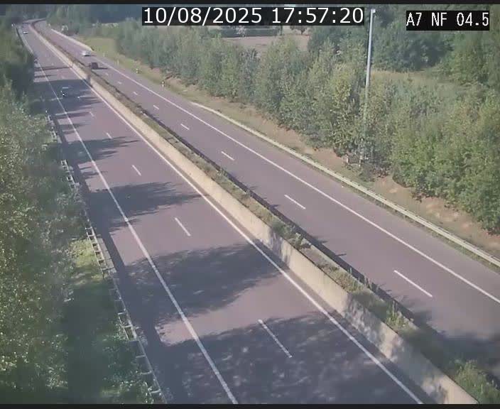 Caméra autoroute Luxembourg A7 - Passage à gibier Rëngelbour - direction Tunnel Grouft