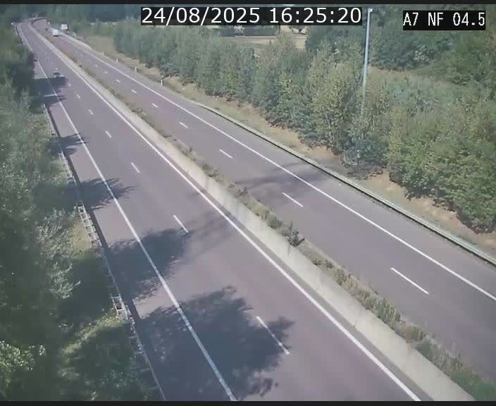 Caméra autoroute Luxembourg A7 - Passage à gibier Rëngelbour - direction Tunnel Grouft