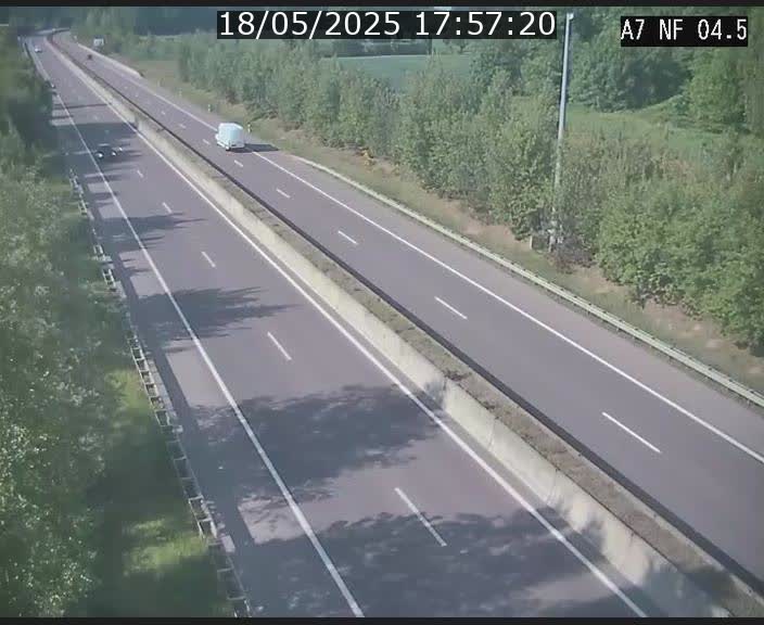<h2>Caméra autoroute Luxembourg A7 - Passage à gibier Rëngelbour - direction Tunnel Grouft</h2>