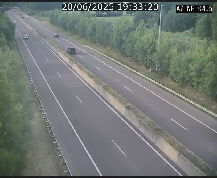 Caméra autoroute Luxembourg A7 - Passage à gibier Rëngelbour - direction Tunnel Grouft