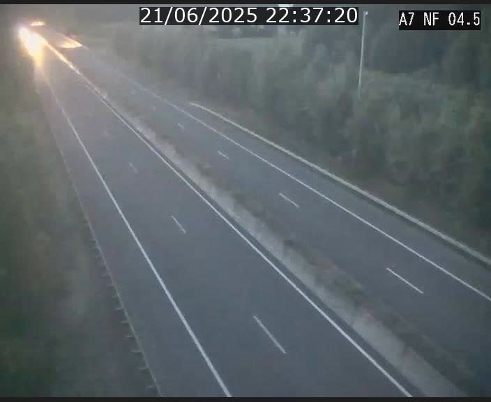 <h2>Caméra autoroute Luxembourg A7 - Passage à gibier Rëngelbour - direction Tunnel Grouft</h2>