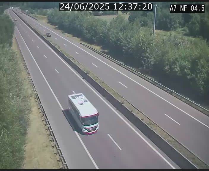 <h2>Caméra autoroute Luxembourg A7 - Passage à gibier Rëngelbour - direction Tunnel Grouft</h2>
