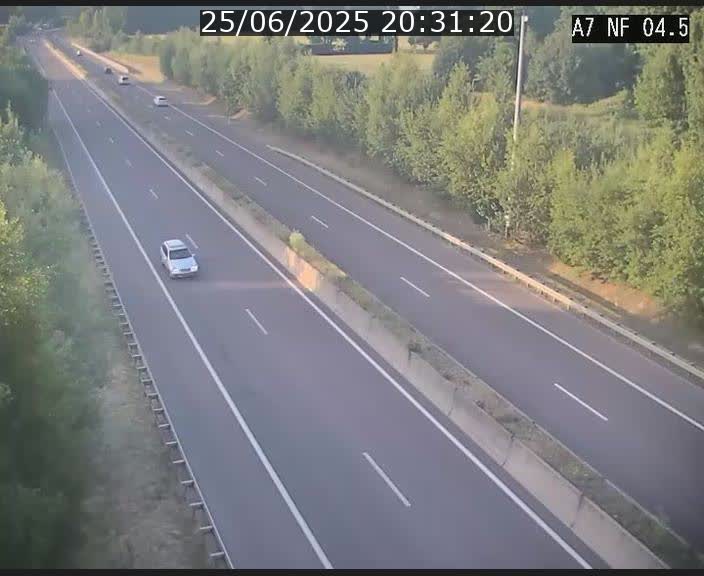 <h2>Caméra autoroute Luxembourg A7 - Passage à gibier Rëngelbour - direction Tunnel Grouft</h2>
