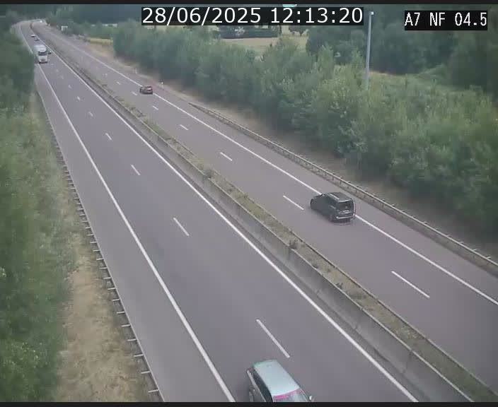<h2>Caméra autoroute Luxembourg A7 - Passage à gibier Rëngelbour - direction Tunnel Grouft</h2>