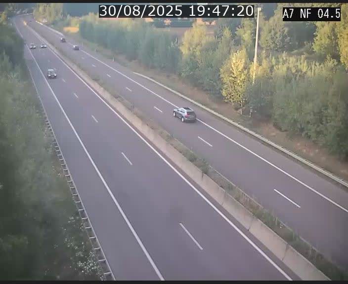 <h2>Caméra autoroute Luxembourg A7 - Passage à gibier Rëngelbour - direction Tunnel Grouft</h2>