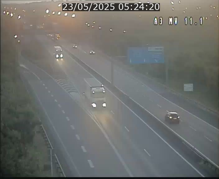 <h2>Traffic live webcam Luxembourg Croix de Bettembourg A3 - BK 11.1 - direction Luxembourg-ville</h2>