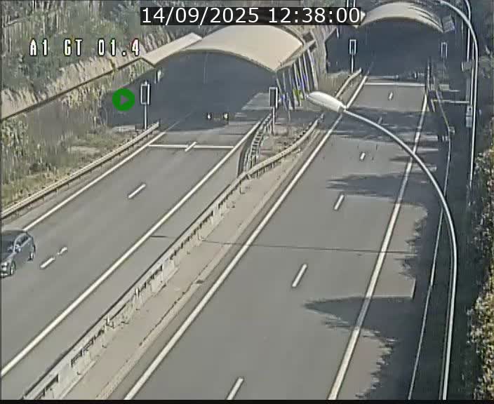 <h2>Traffic live webcam Luxembourg Hesperange - A1 direction Kirchberg - BK 1.4</h2>