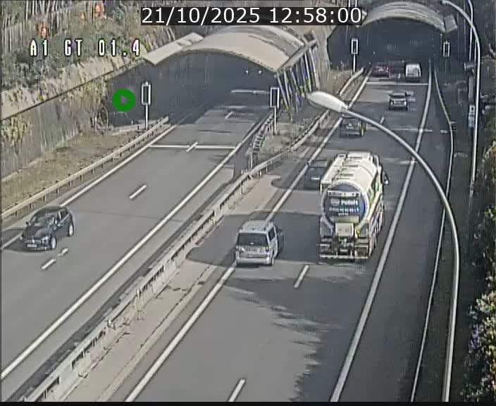<h2>Traffic live webcam Luxembourg Hesperange - A1 direction Kirchberg - BK 1.4</h2>