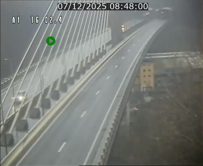 <h2>Traffic live webcam Luxembourg Sandweiler - A1 direction Luxembourg-ville - BK 2.4</h2>