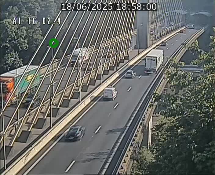 <h2>Traffic live webcam Luxembourg Sandweiler - A1 direction Luxembourg-ville - BK 2.4</h2>