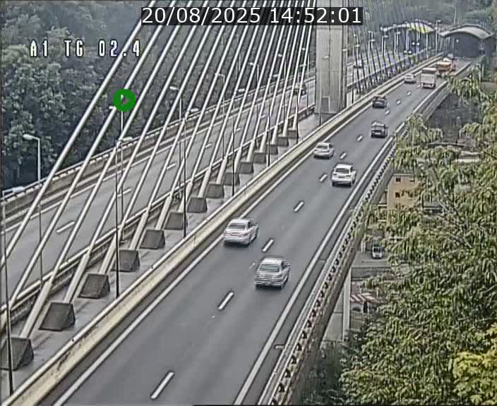 <h2>Traffic live webcam Luxembourg Sandweiler - A1 direction Luxembourg-ville - BK 2.4</h2>