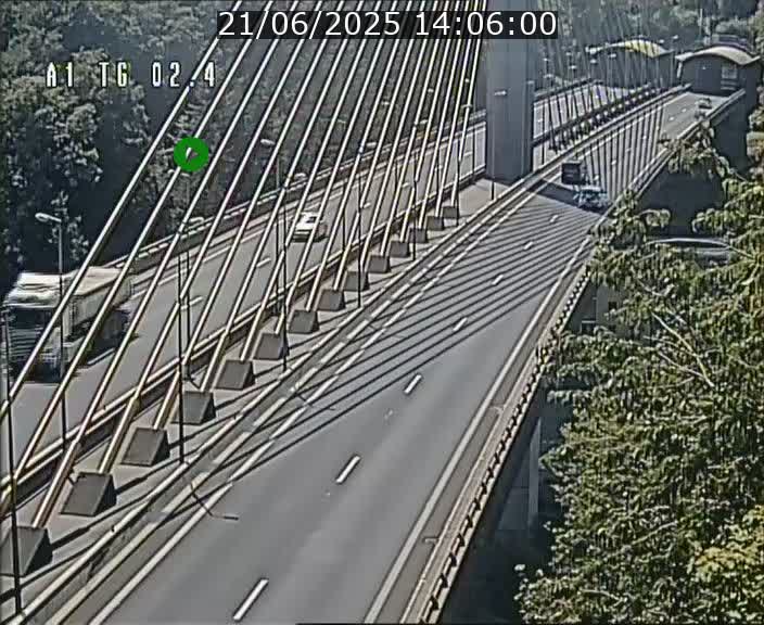 <h2>Traffic live webcam Luxembourg Sandweiler - A1 direction Luxembourg-ville - BK 2.4</h2>