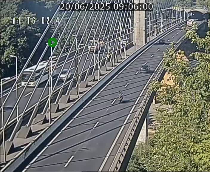 <h2>Traffic live webcam Luxembourg Sandweiler - A1 direction Luxembourg-ville - BK 2.4</h2>