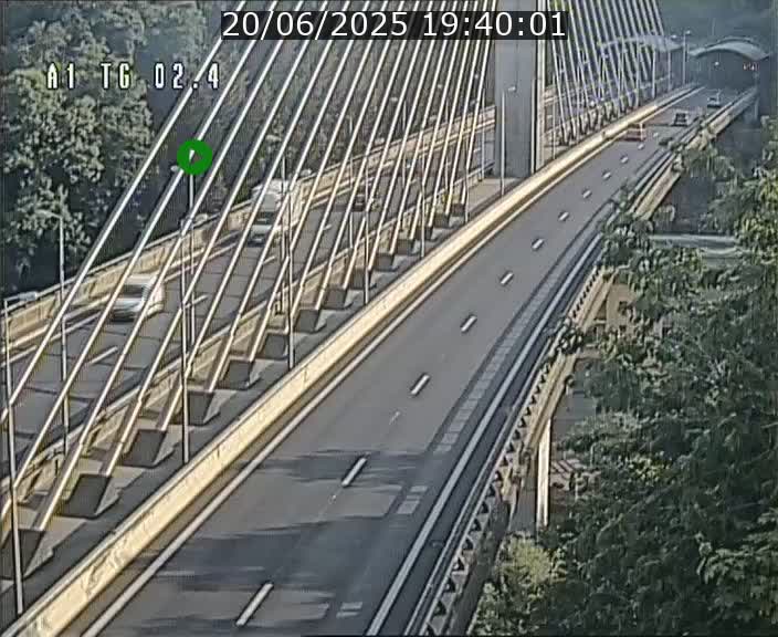 <h2>Traffic live webcam Luxembourg Sandweiler - A1 direction Luxembourg-ville - BK 2.4</h2>
