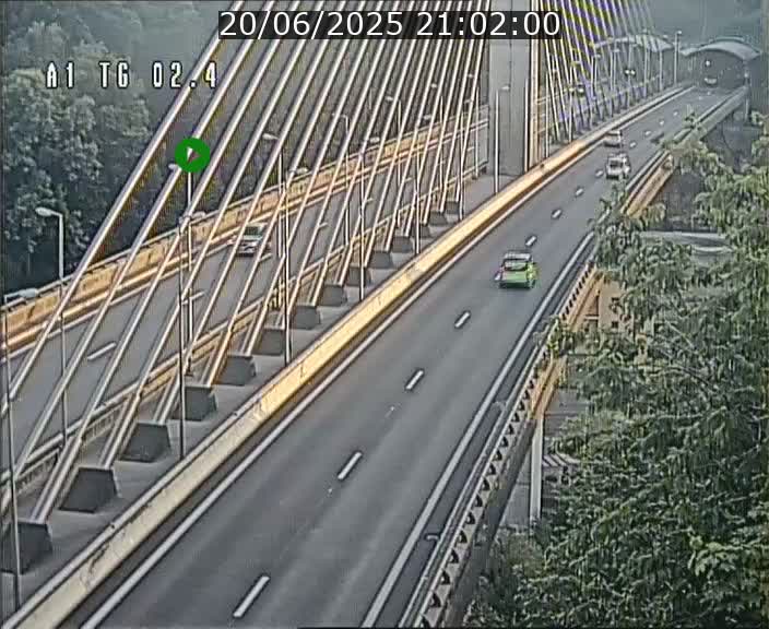 <h2>Traffic live webcam Luxembourg Sandweiler - A1 direction Luxembourg-ville - BK 2.4</h2>