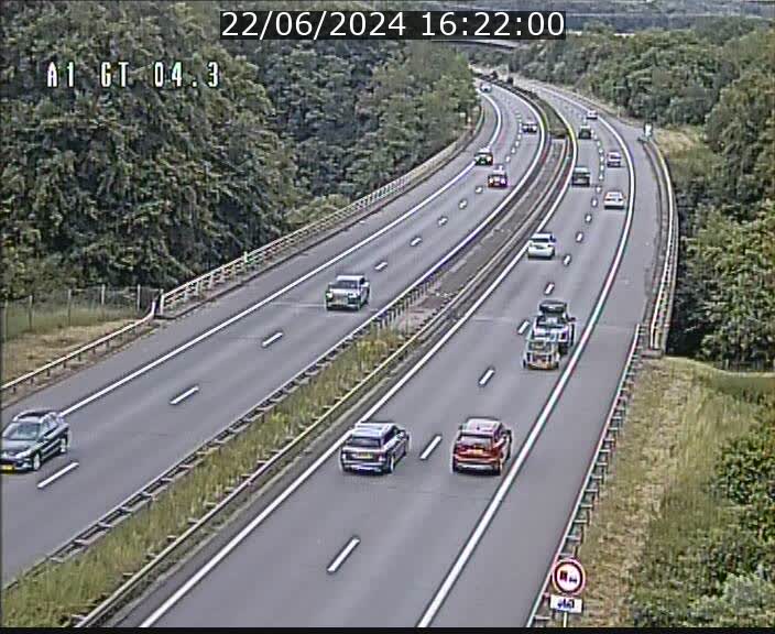<h2>Traffic live webcam Luxembourg Itzig - A1 direction Sandweiler - BK 4.3</h2>