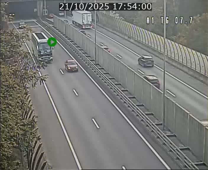 <h2>Traffic live webcam Luxembourg Kirchberg - A1 direction Luxembourg-ville - BK 7.7</h2>