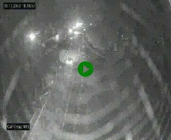 Vue en direct de l'autoroute A10 grâce à un drône situé au-dessus du péage de Virsac