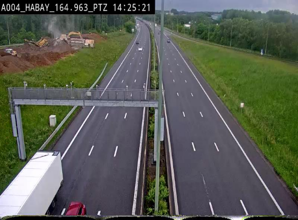Webcam E411 à hauteur du secteur à 3 bandes d'Habay et de la sortie 29 Habay-la-Neuve menant sur la N87 et au Truck Center