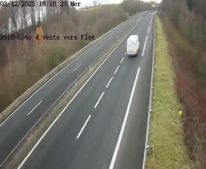 <h2>Webcam sur la D910 située dans la Côte des 4 vents. Vue orientée vers le haut de la côte, vers Faulquemont</h2>
