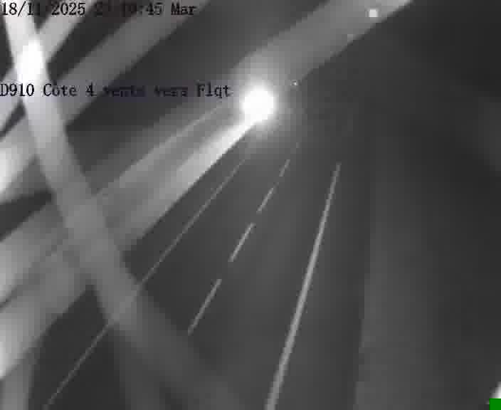 Webcam sur la D910 située dans la Côte des 4 vents. Vue orientée vers le haut de la côte, vers Faulquemont