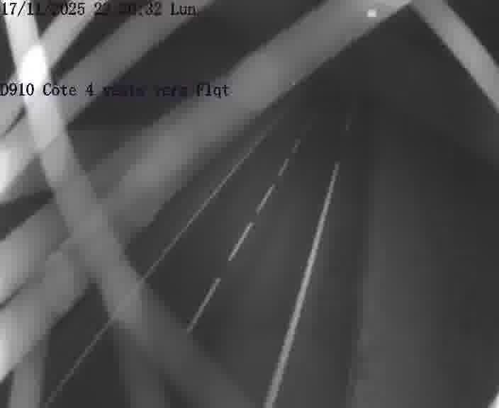 Webcam sur la D910 située dans la Côte des 4 vents. Vue orientée vers le haut de la côte, vers Faulquemont