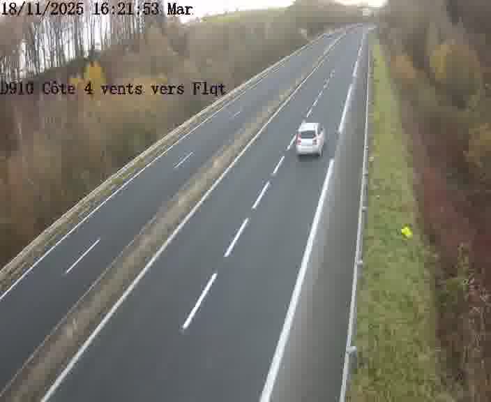 <h2>Webcam sur la D910 située dans la Côte des 4 vents. Vue orientée vers le haut de la côte, vers Faulquemont</h2>