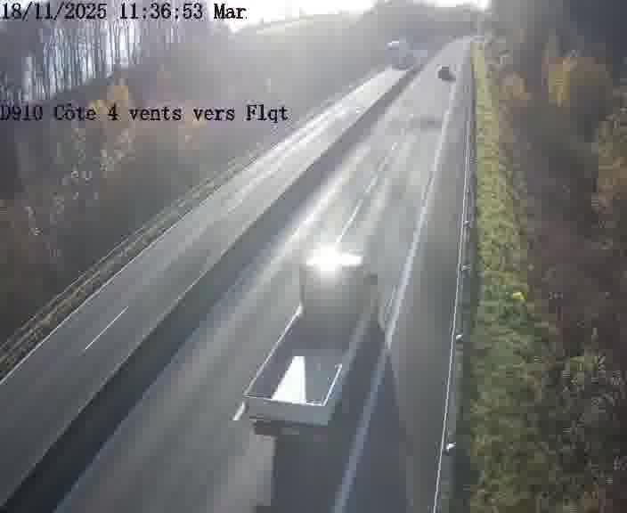 <h2>Webcam sur la D910 située dans la Côte des 4 vents. Vue orientée vers le haut de la côte, vers Faulquemont</h2>