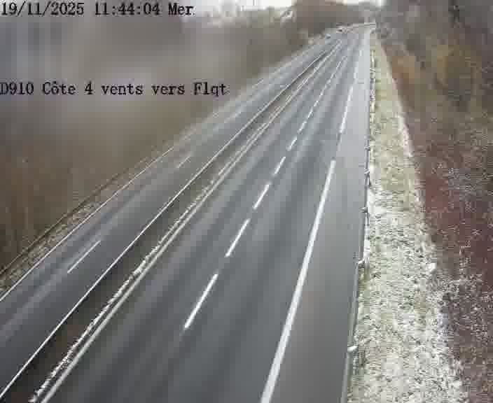 <h2>Webcam sur la D910 située dans la Côte des 4 vents. Vue orientée vers le haut de la côte, vers Faulquemont</h2>