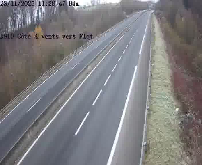 <h2>Webcam sur la D910 située dans la Côte des 4 vents. Vue orientée vers le haut de la côte, vers Faulquemont</h2>