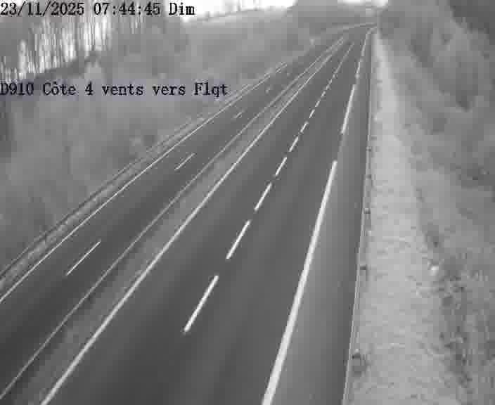 <h2>Webcam sur la D910 située dans la Côte des 4 vents. Vue orientée vers le haut de la côte, vers Faulquemont</h2>
