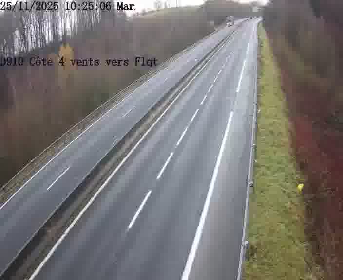 <h2>Webcam sur la D910 située dans la Côte des 4 vents. Vue orientée vers le haut de la côte, vers Faulquemont</h2>
